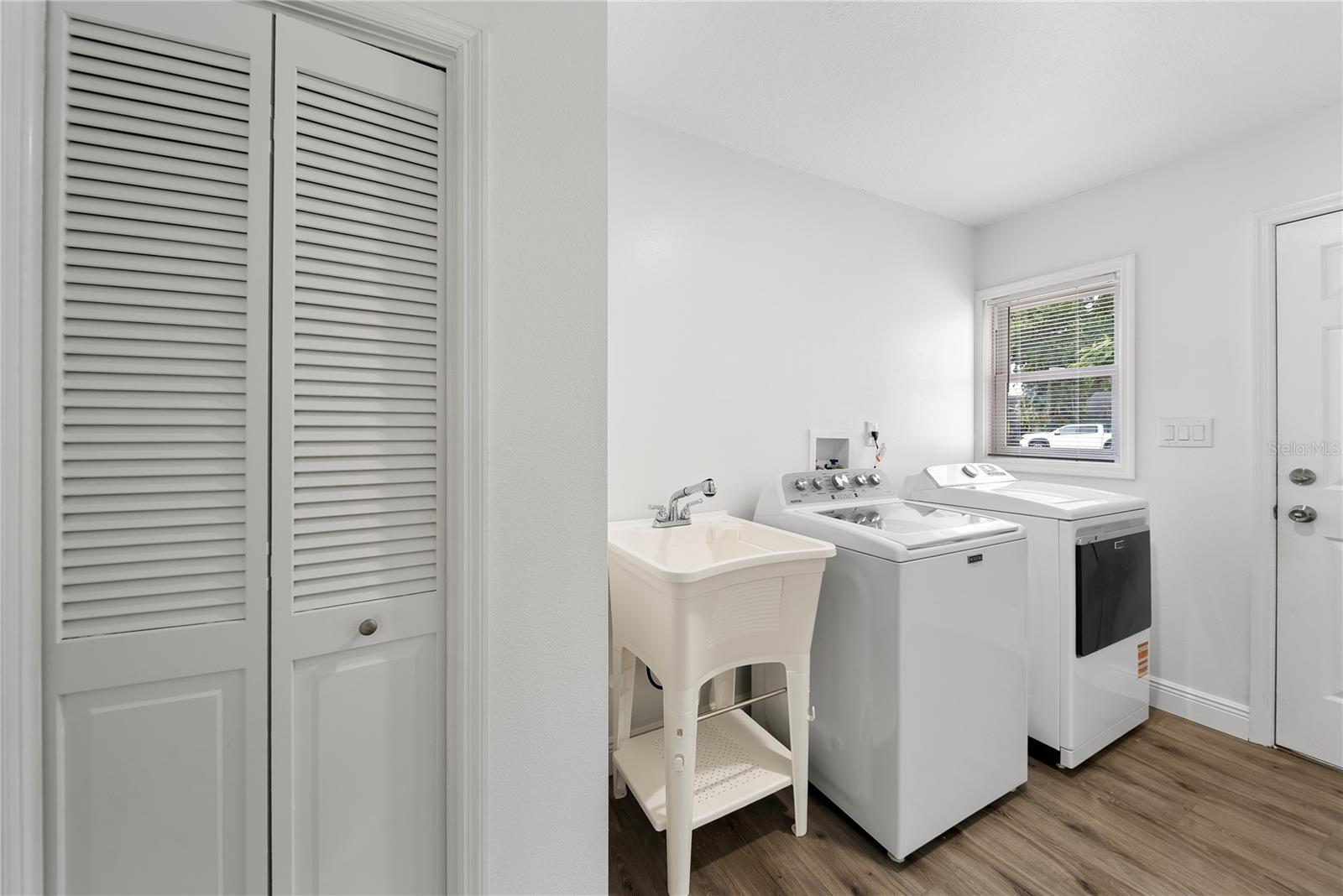 Image 36 of 41 For 3917 Lake Mira Drive