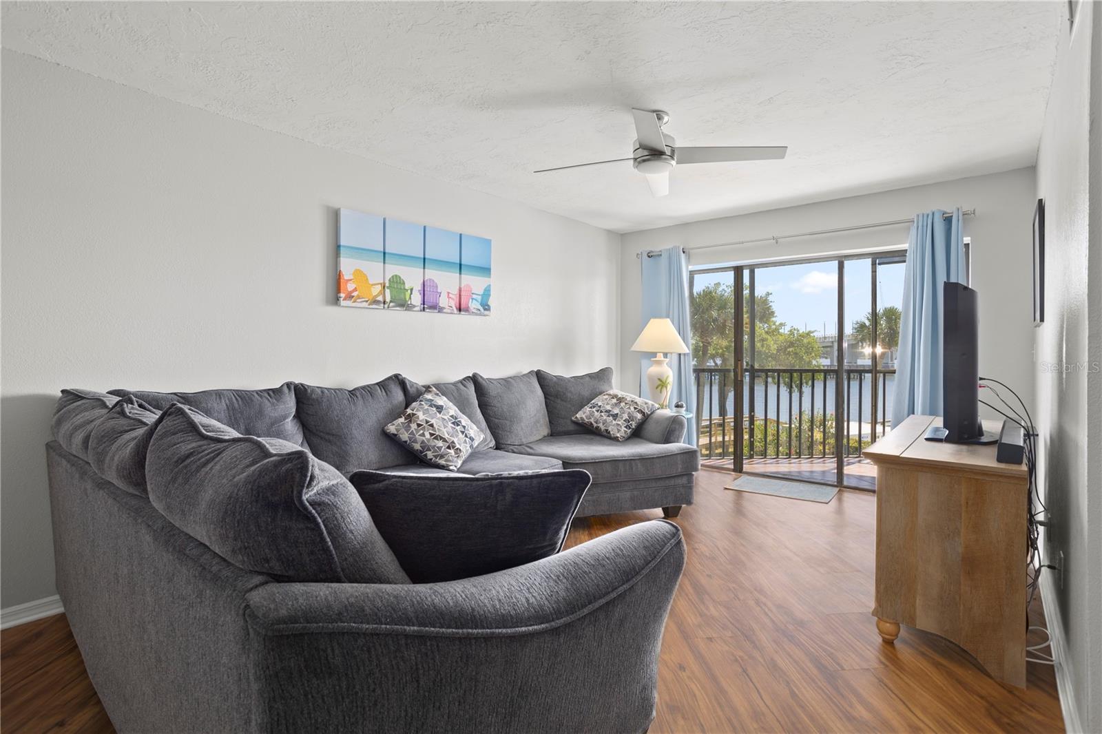 Image 19 of 47 For 944 Peninsula Drive 1100