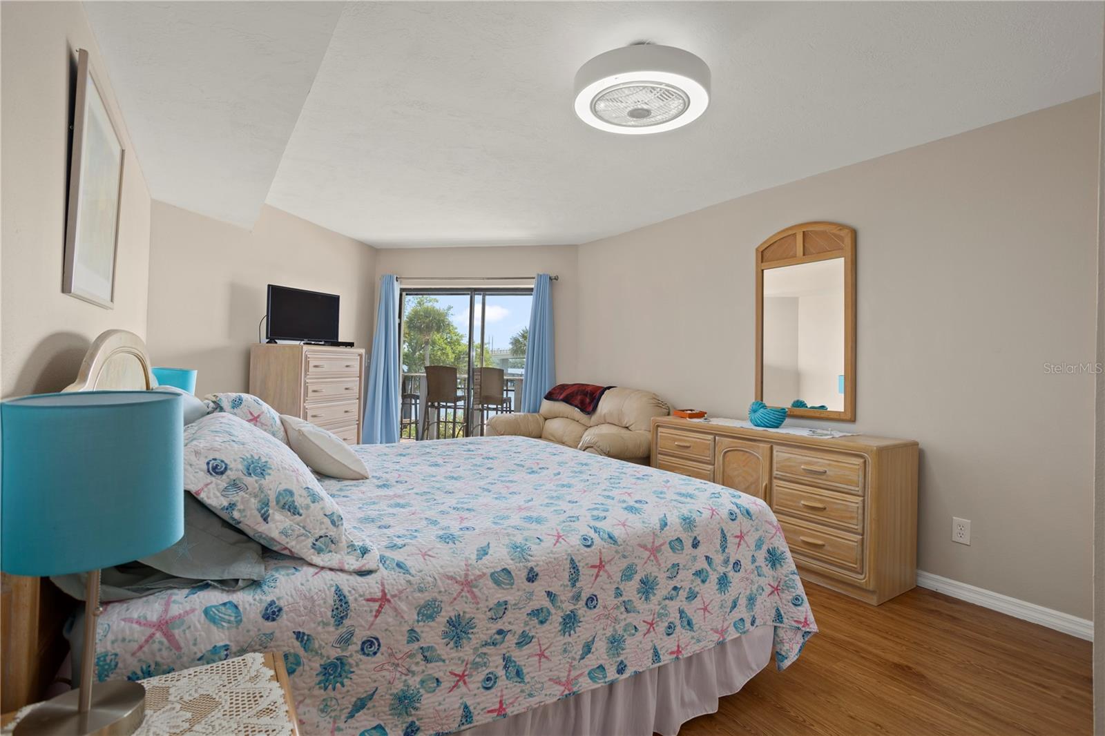 Image 21 of 47 For 944 Peninsula Drive 1100