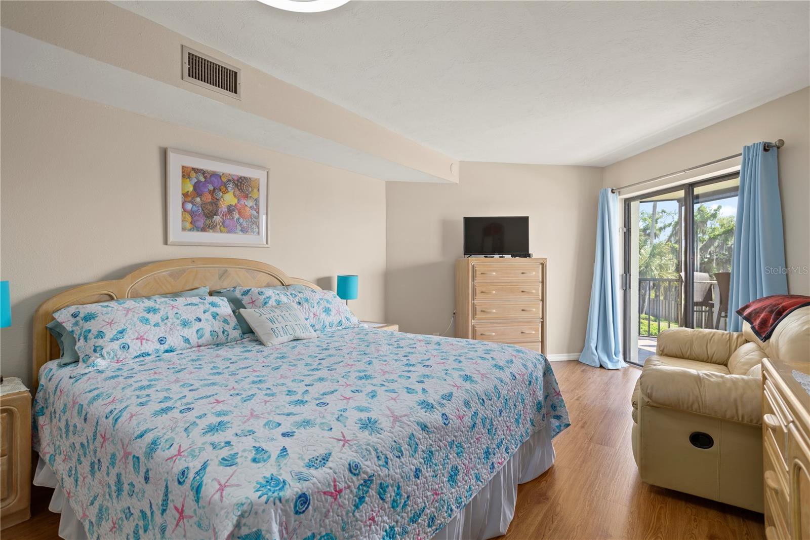 Image 22 of 47 For 944 Peninsula Drive 1100