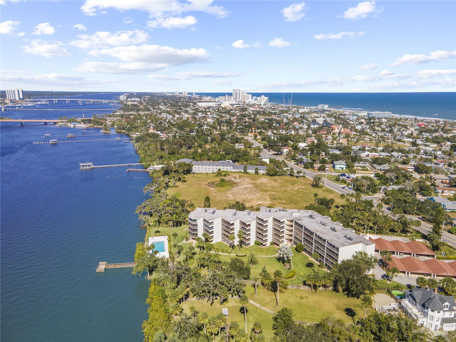 Image 33 of 47 For 944 Peninsula Drive 1100