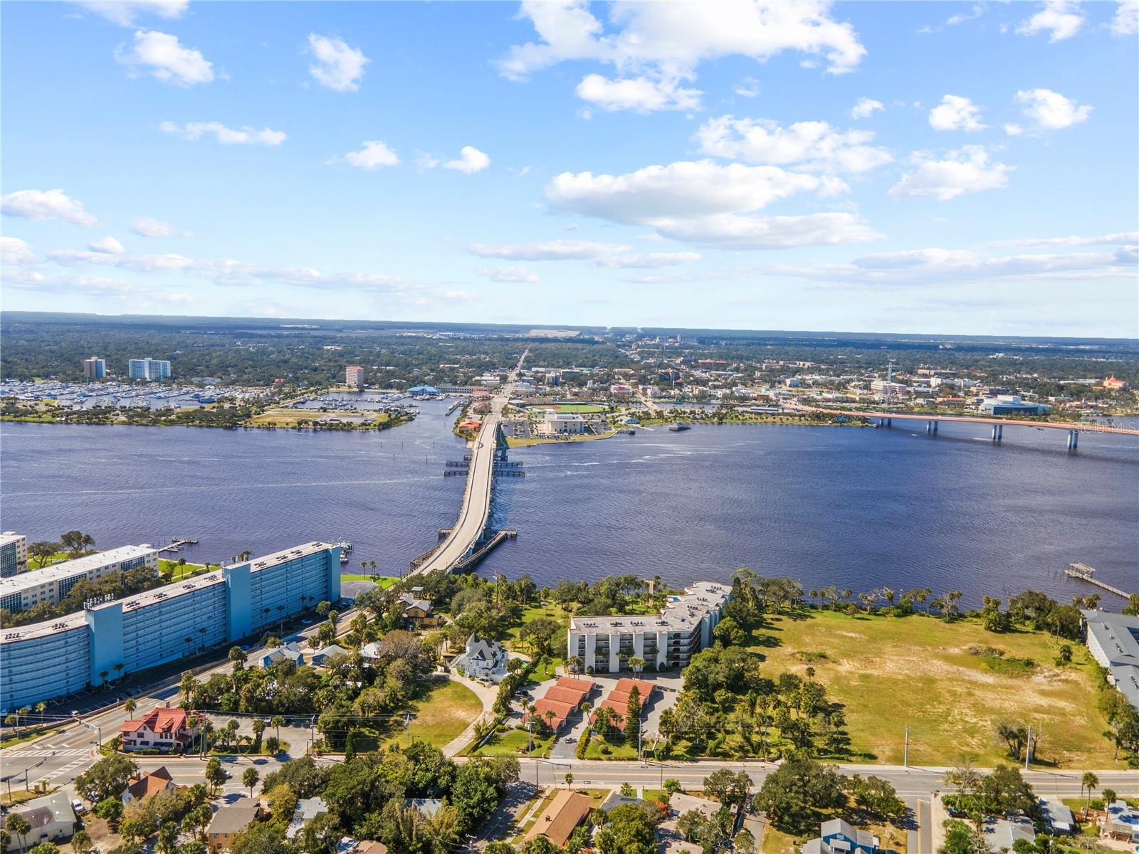 Image 34 of 47 For 944 Peninsula Drive 1100