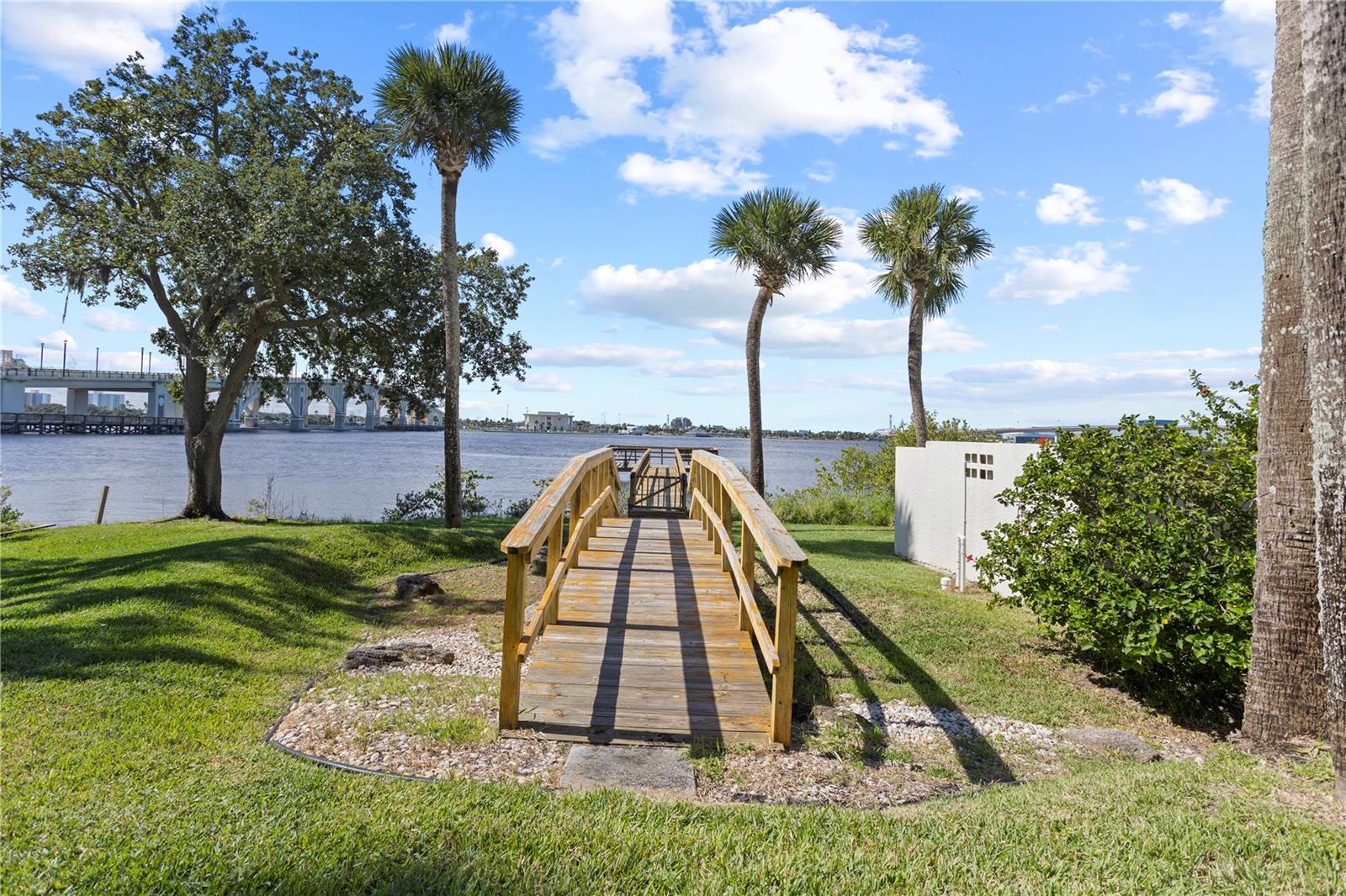 Image 38 of 47 For 944 Peninsula Drive 1100