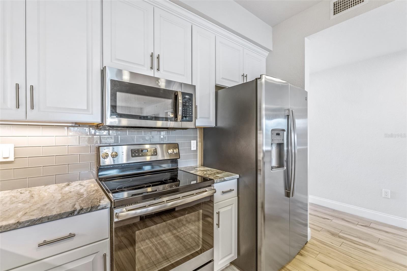 Image 10 of 65 For 3 Riverwalk Drive 305