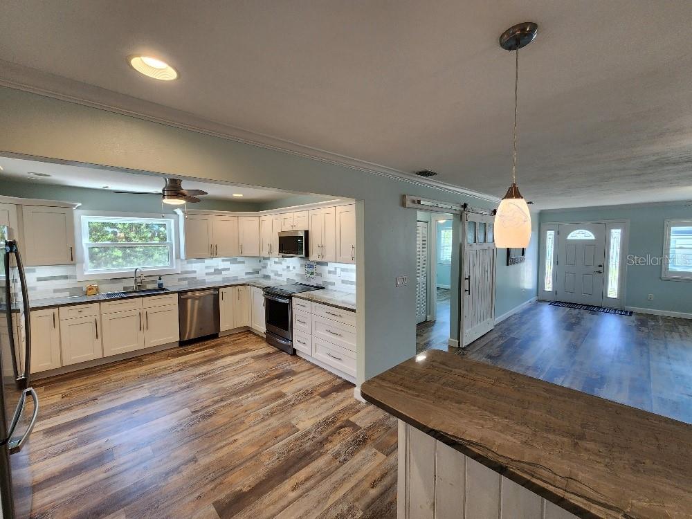 Image 4 of 33 For 110 Surf Street