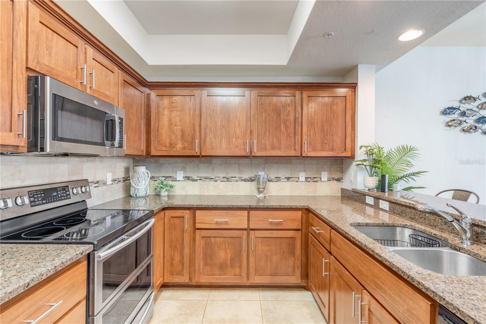 Image 18 of 99 For 5300 Atlantic Avenue 18-503