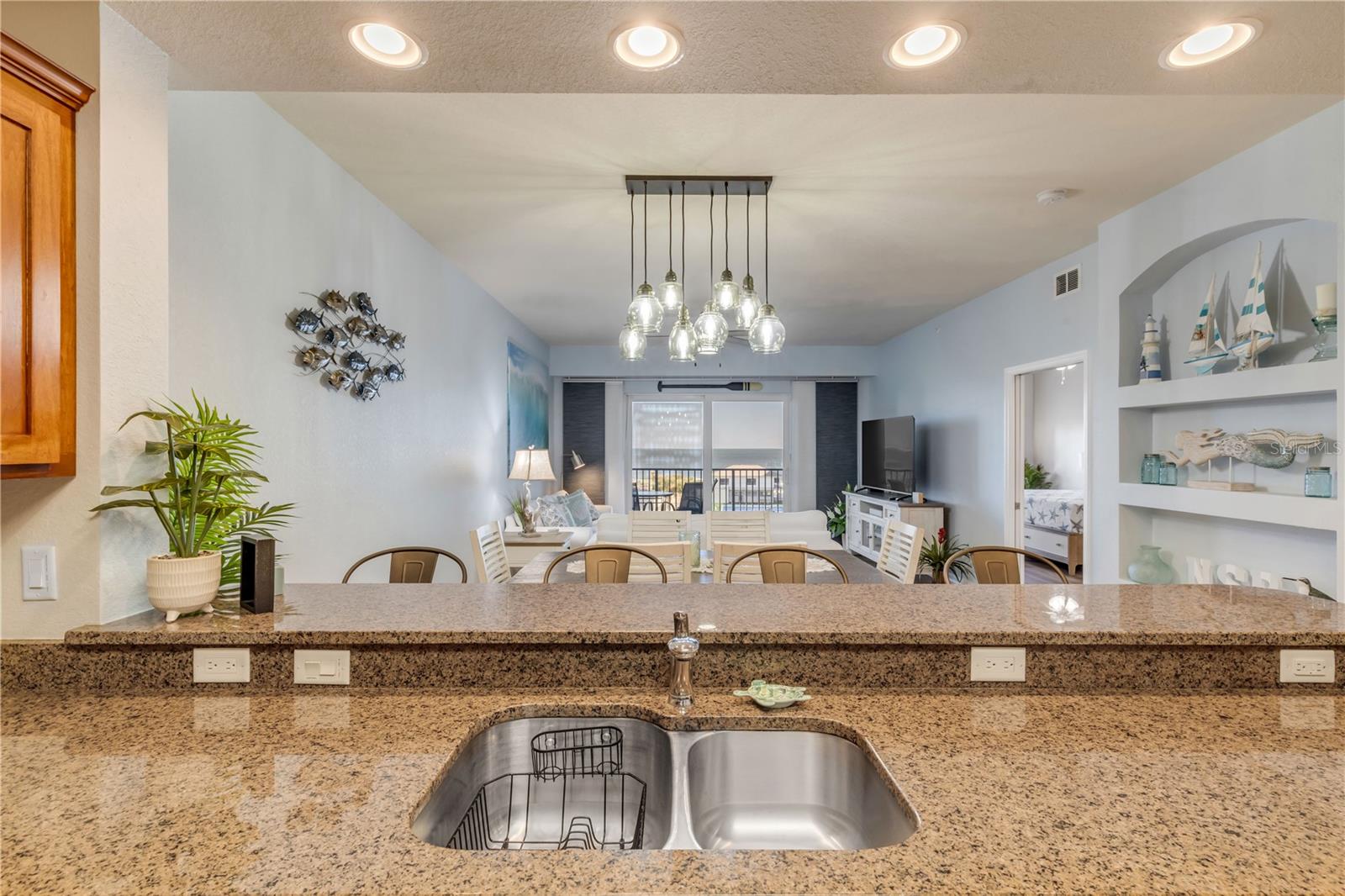 Image 21 of 99 For 5300 Atlantic Avenue 18-503