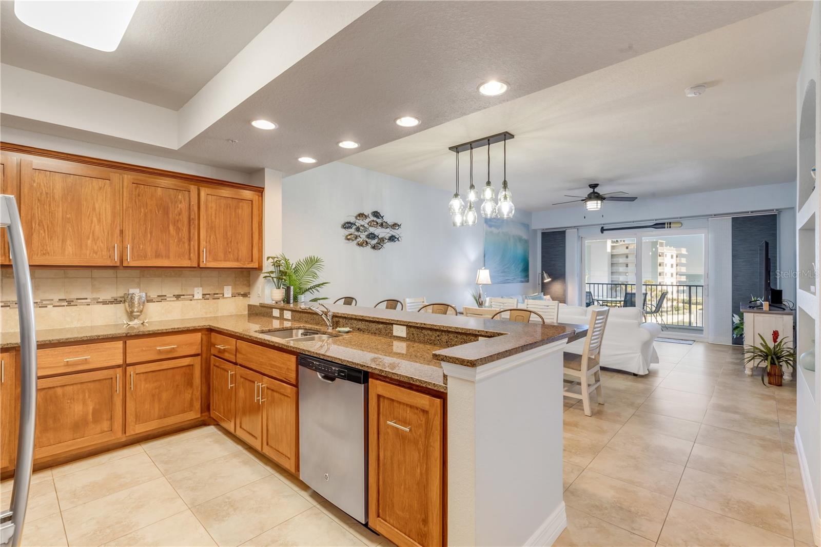 Image 5 of 99 For 5300 Atlantic Avenue 18-503