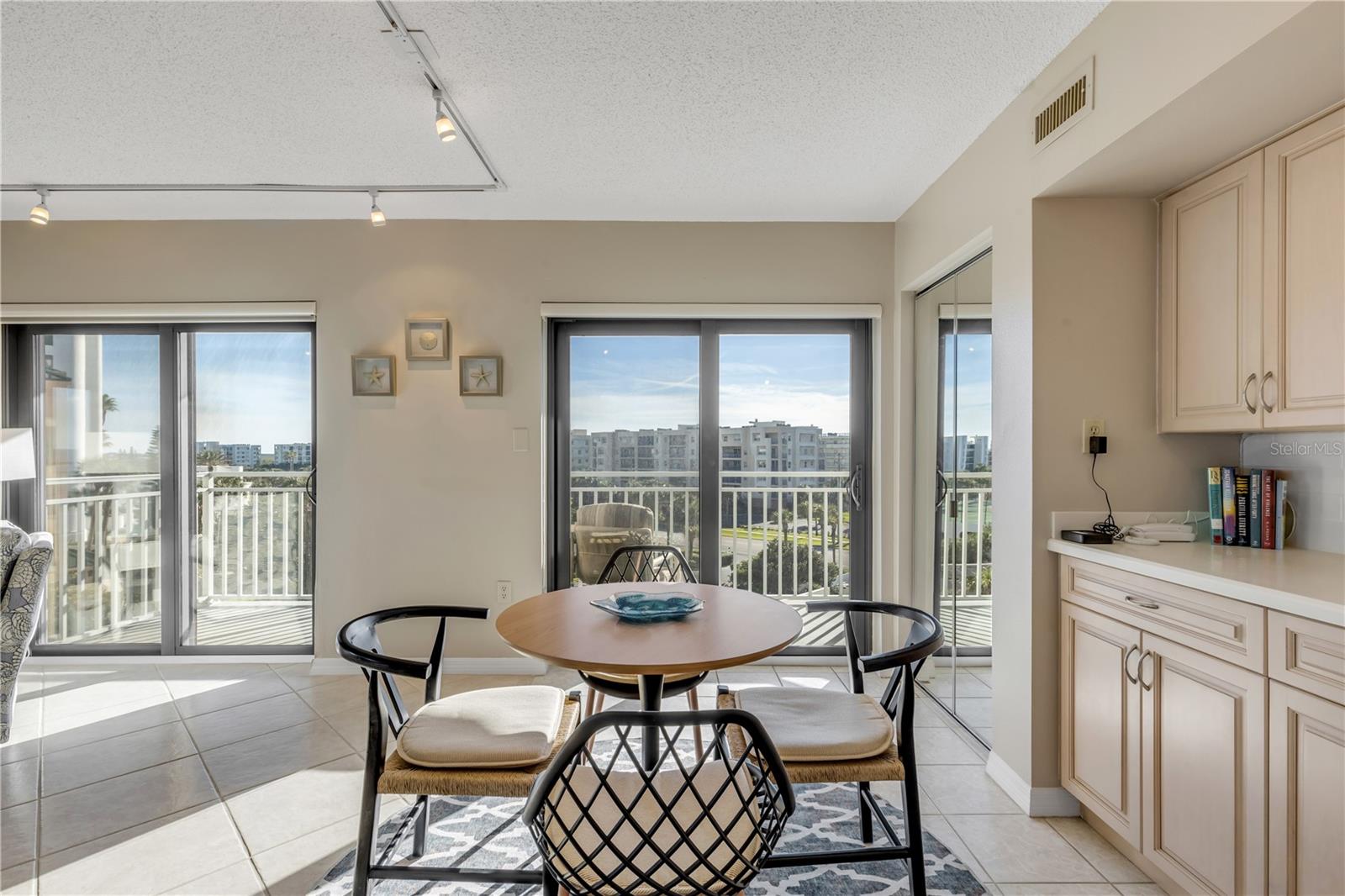 Image 11 of 70 For 5207 Atlantic Avenue 426