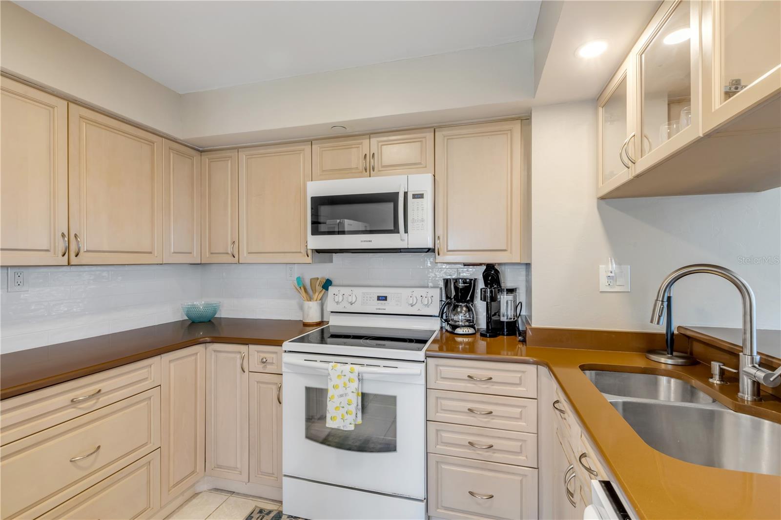 Image 12 of 70 For 5207 Atlantic Avenue 426