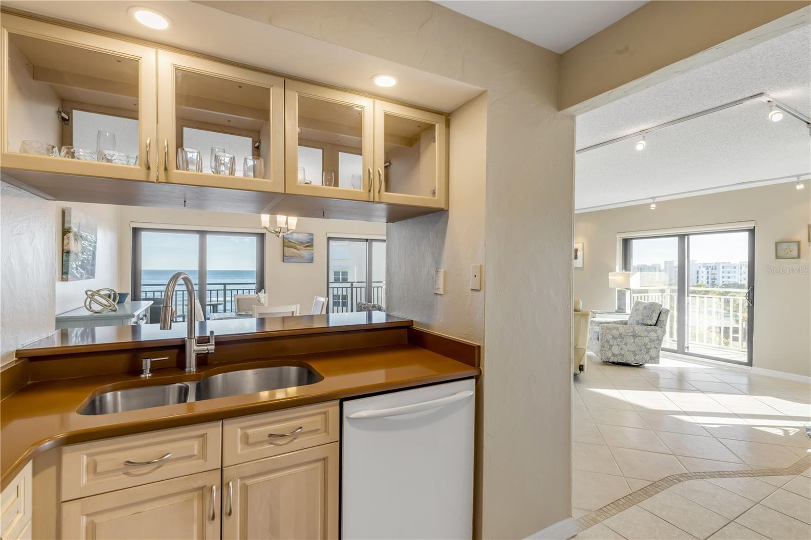 Image 14 of 70 For 5207 Atlantic Avenue 426