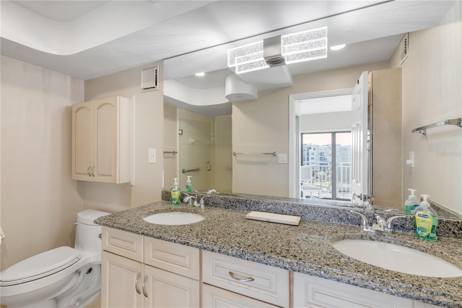 Image 46 of 70 For 5207 Atlantic Avenue 426