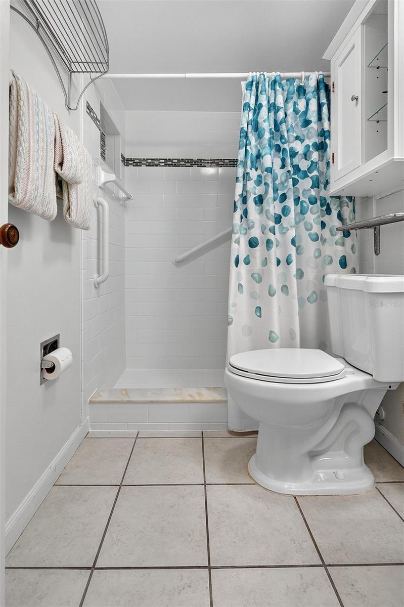 Image 17 of 34 For 4225 Atlantic Avenue 1090