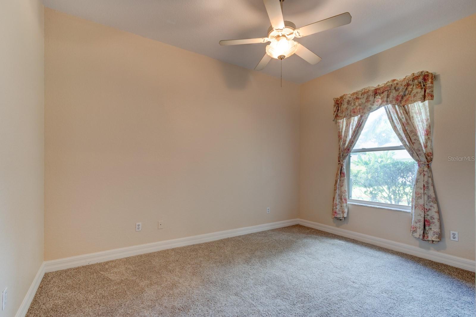 Image 27 of 44 For 58 Emerald Oaks Lane