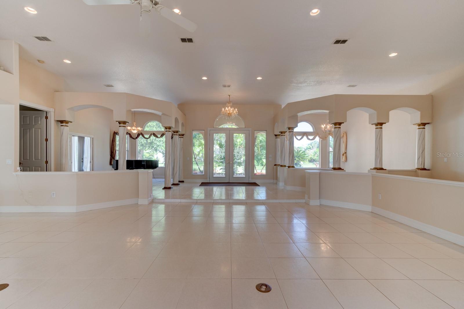 Image 4 of 44 For 58 Emerald Oaks Lane