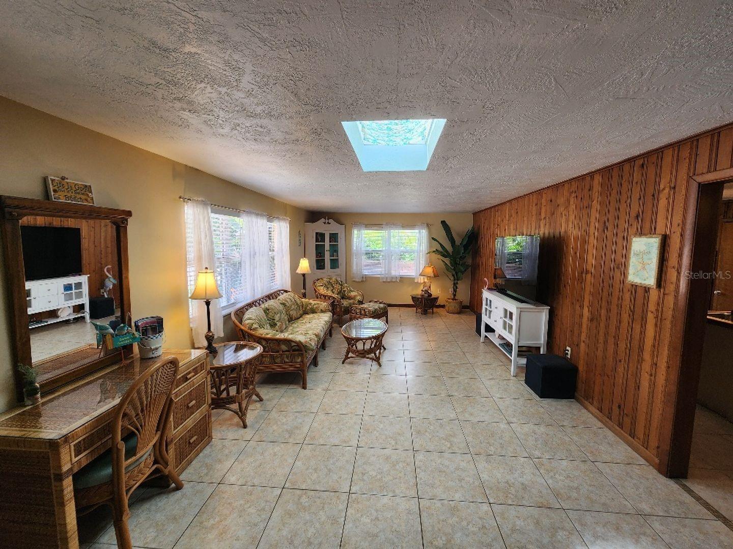 Image 2 of 21 For 2006 Hill Street