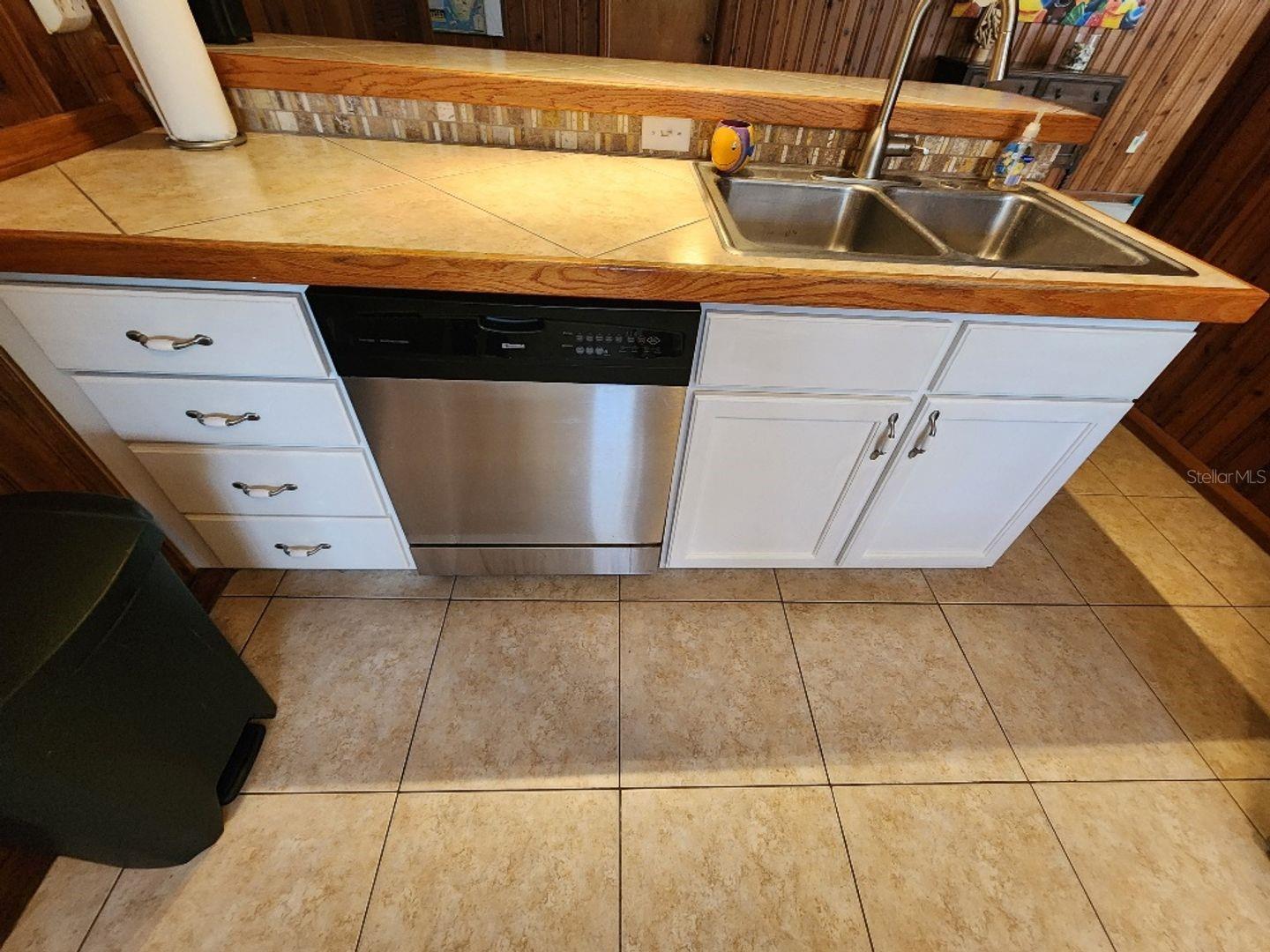 Image 8 of 21 For 2006 Hill Street