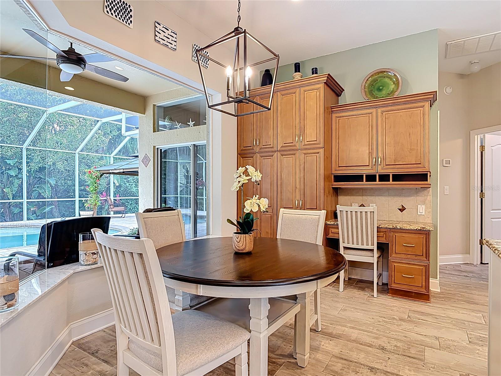 Image 13 of 43 For 6462 Longlake Drive