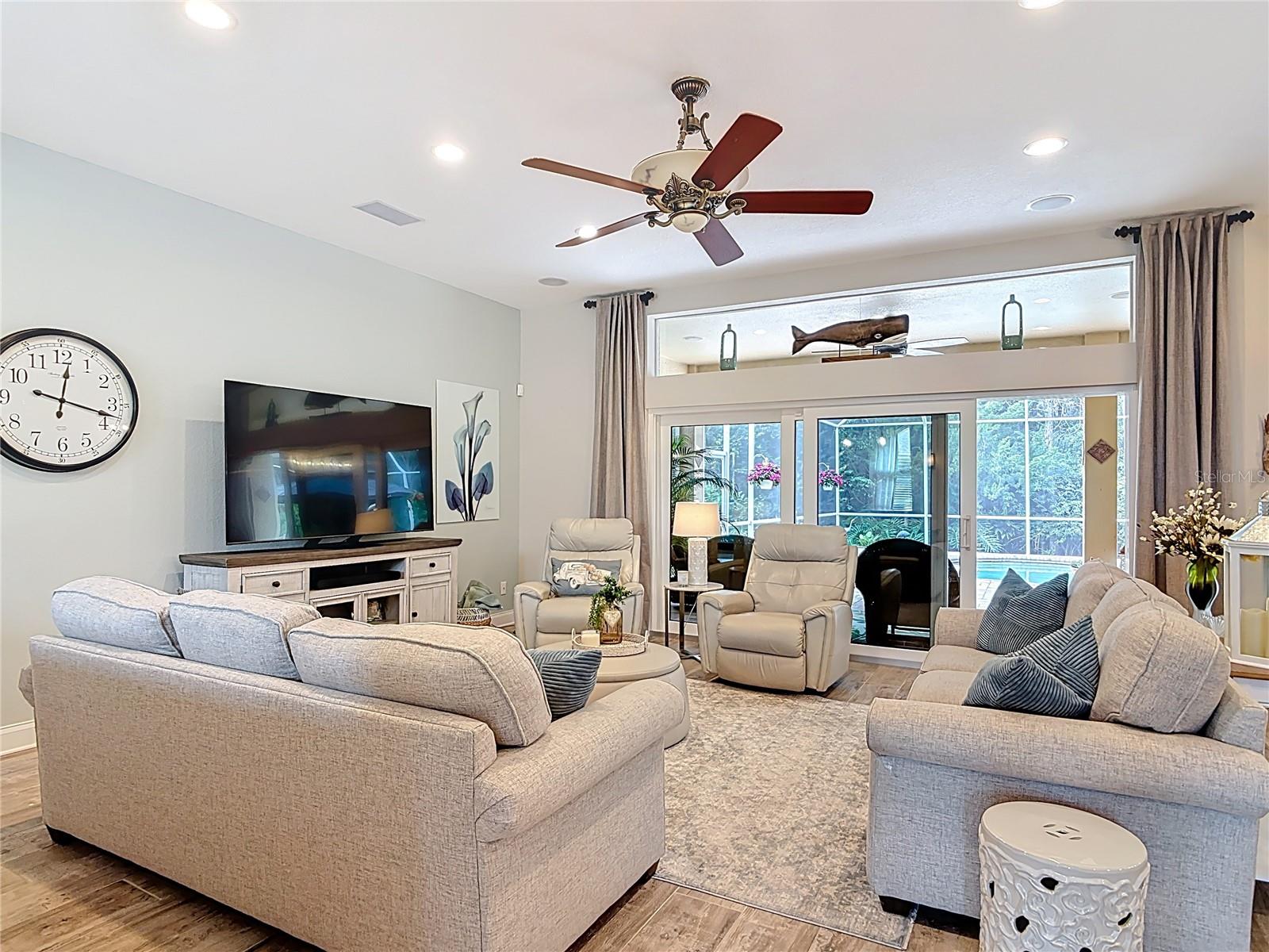 Image 14 of 43 For 6462 Longlake Drive