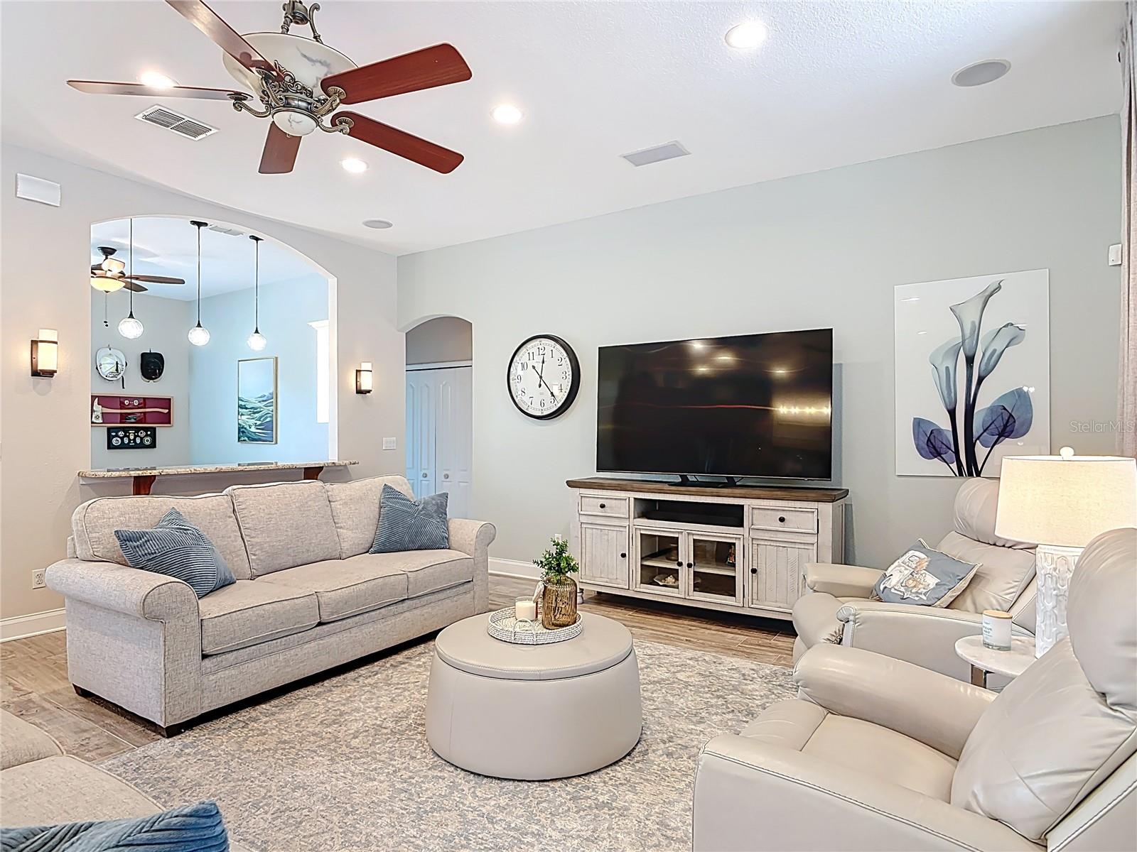 Image 15 of 43 For 6462 Longlake Drive