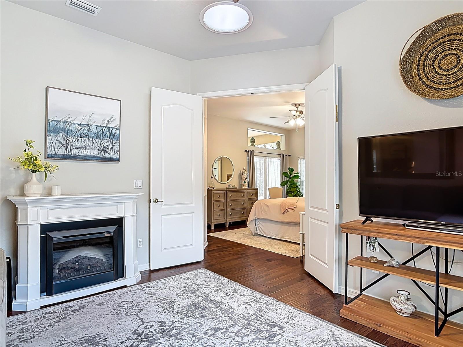 Image 24 of 43 For 6462 Longlake Drive