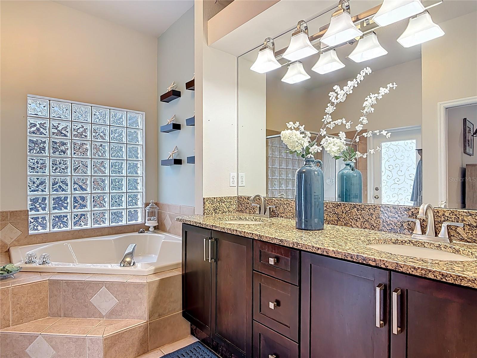 Image 27 of 43 For 6462 Longlake Drive