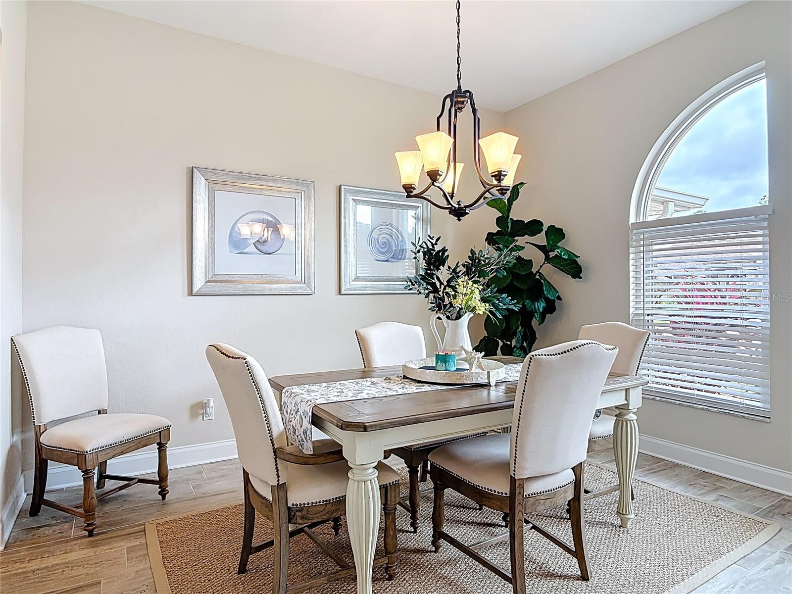 Image 4 of 43 For 6462 Longlake Drive