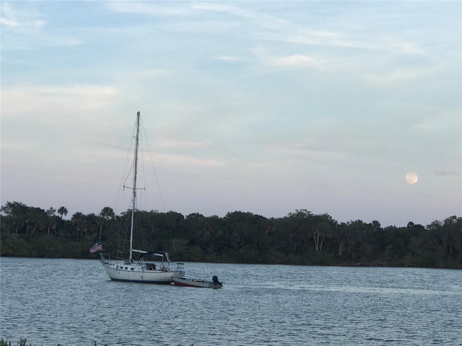 Image 3 of 23 For 4337 Indian River Drive W