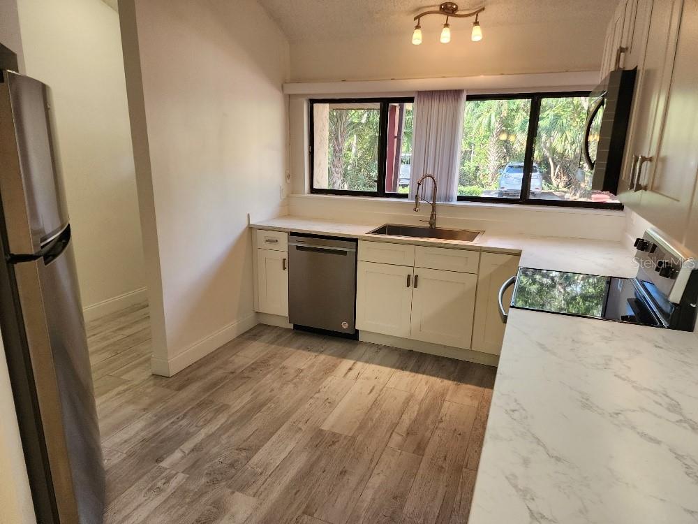 Image 3 of 15 For 627 Glendevon Drive