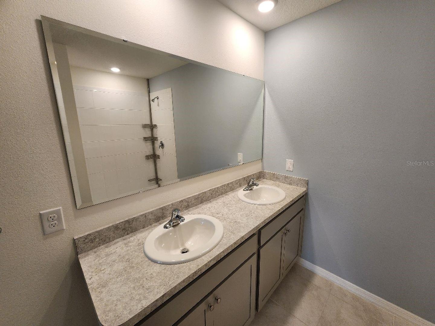 Image 10 of 25 For 915 Noble Run