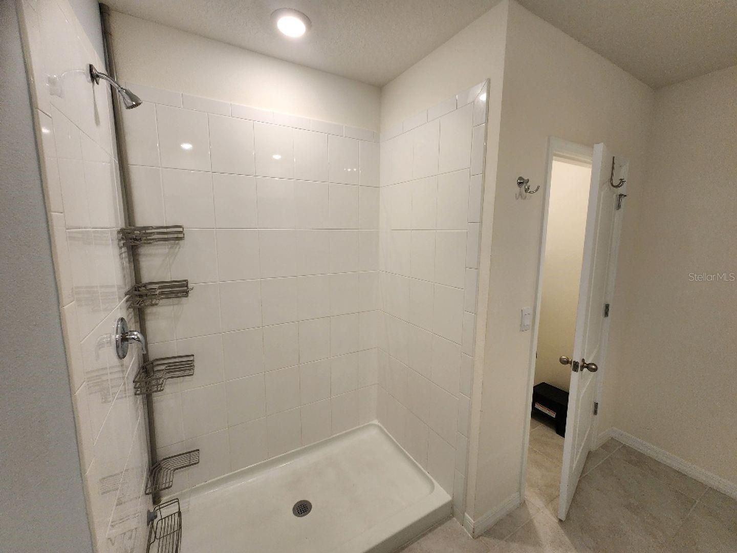 Image 11 of 25 For 915 Noble Run