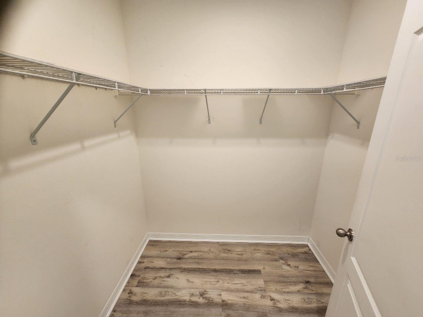 Image 12 of 25 For 915 Noble Run