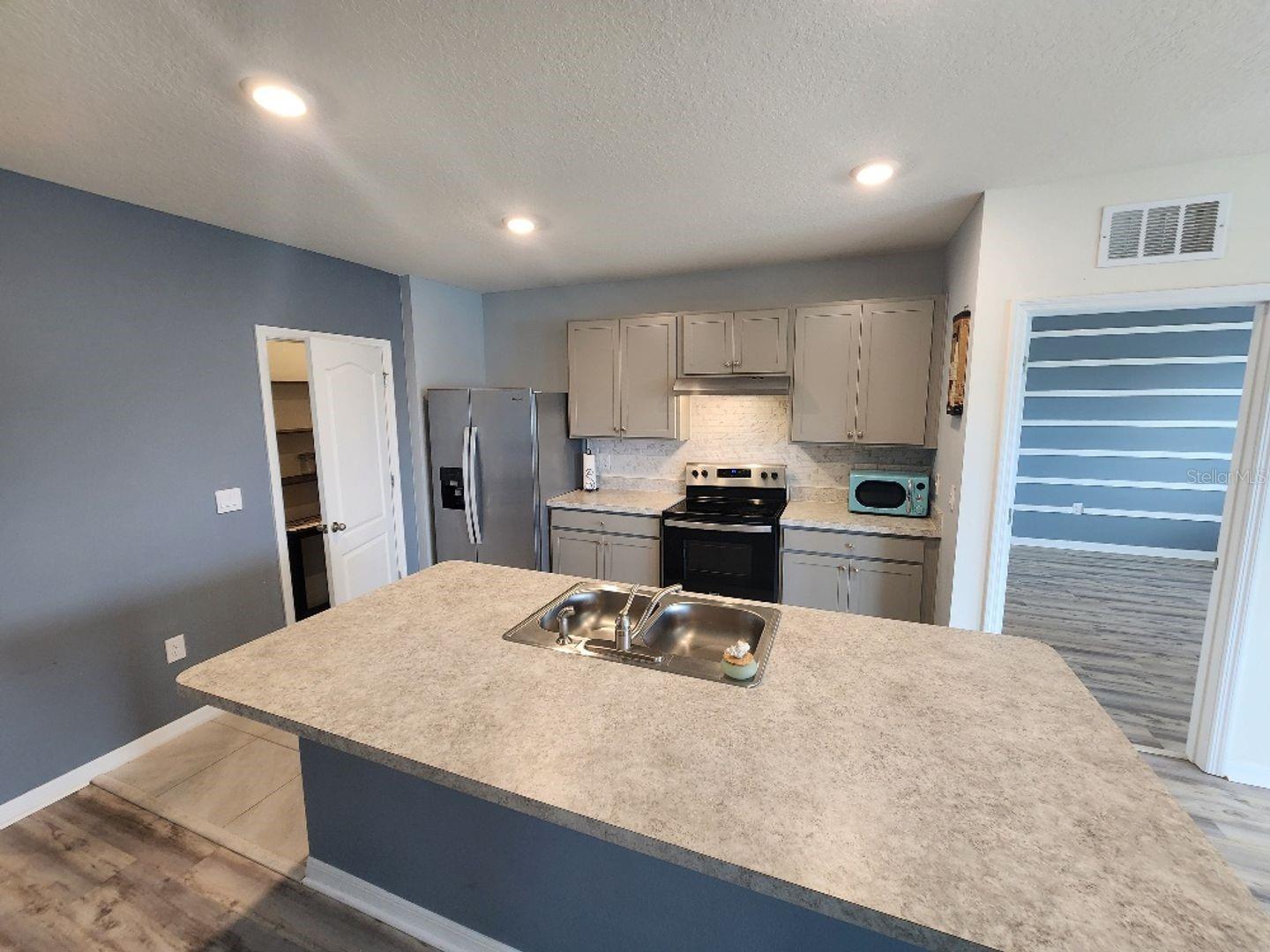 Image 3 of 25 For 915 Noble Run