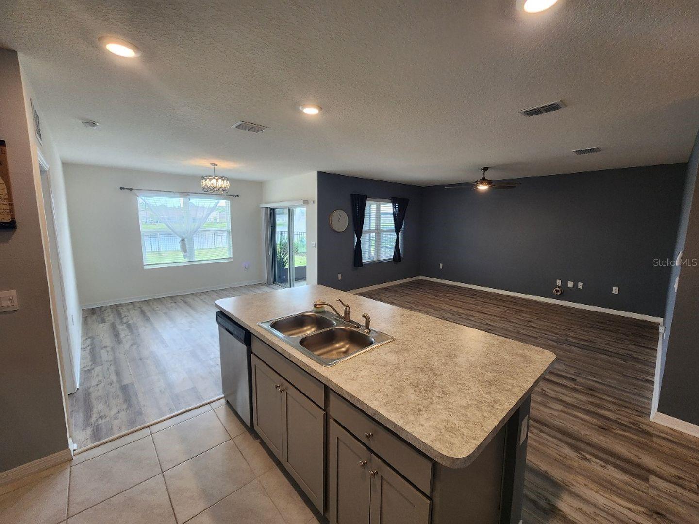 Image 4 of 25 For 915 Noble Run