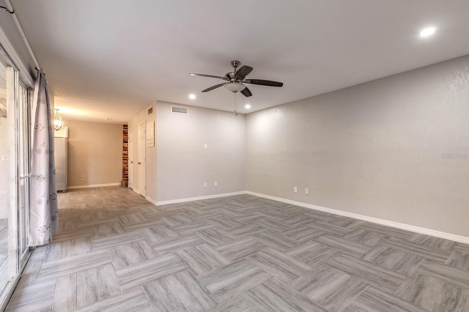 Image 9 of 28 For 139 Moonstone Court