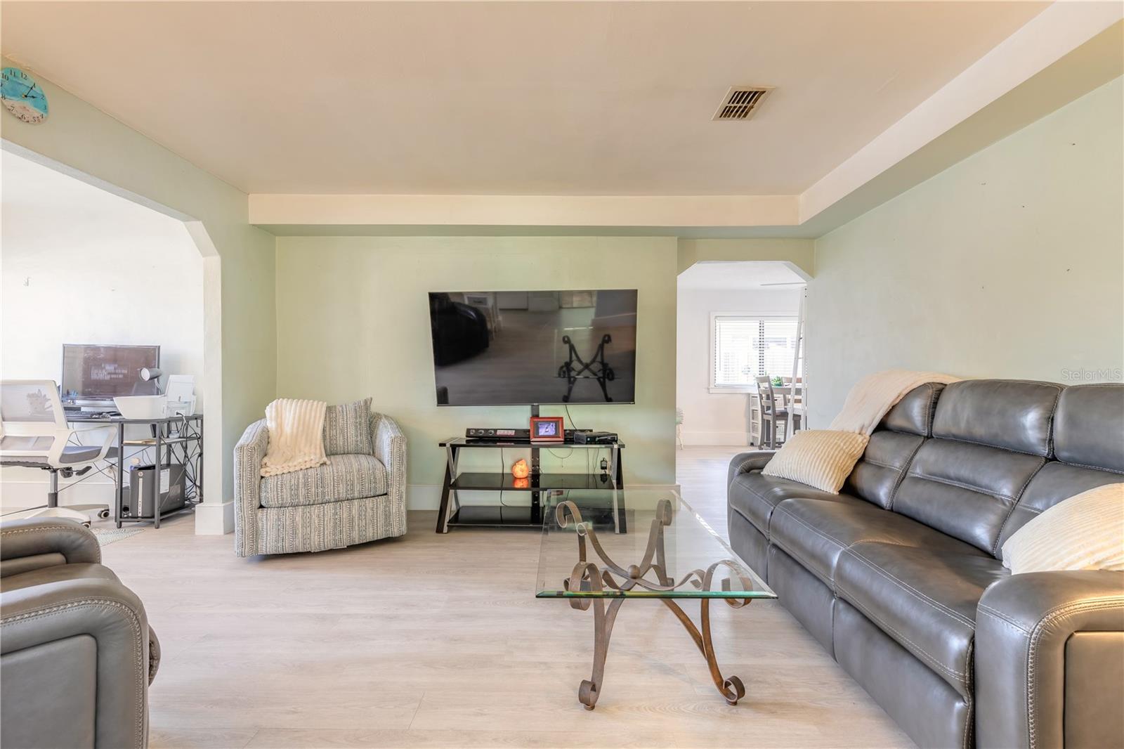 Image 10 of 41 For 208 Crawford Road