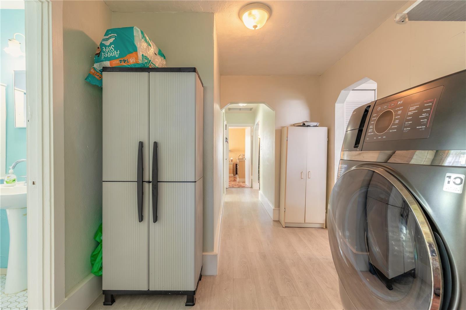 Image 17 of 41 For 208 Crawford Road