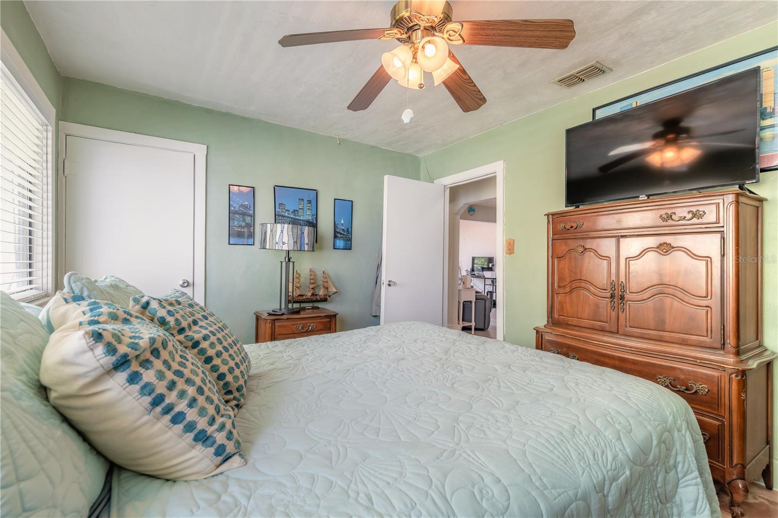 Image 22 of 41 For 208 Crawford Road