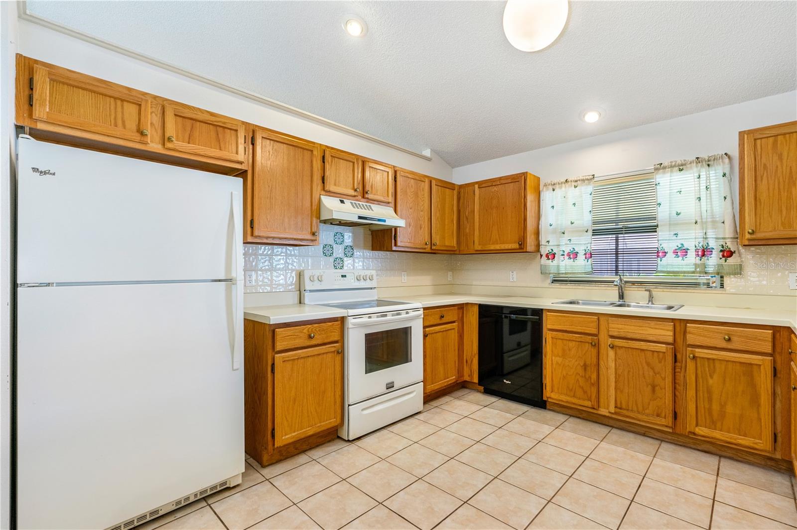 Image 21 of 44 For 1392 Surrey Park Drive