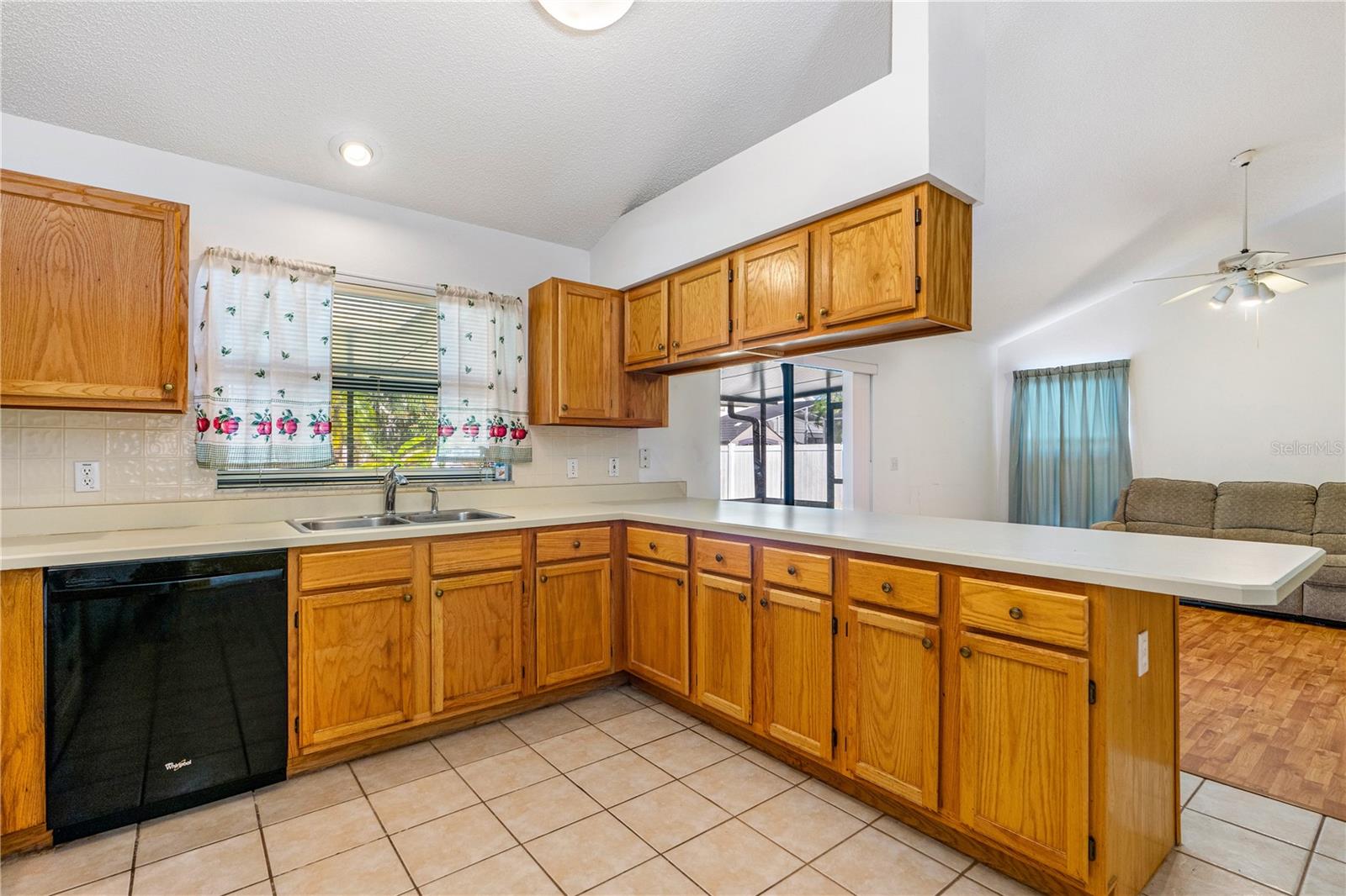 Image 22 of 44 For 1392 Surrey Park Drive