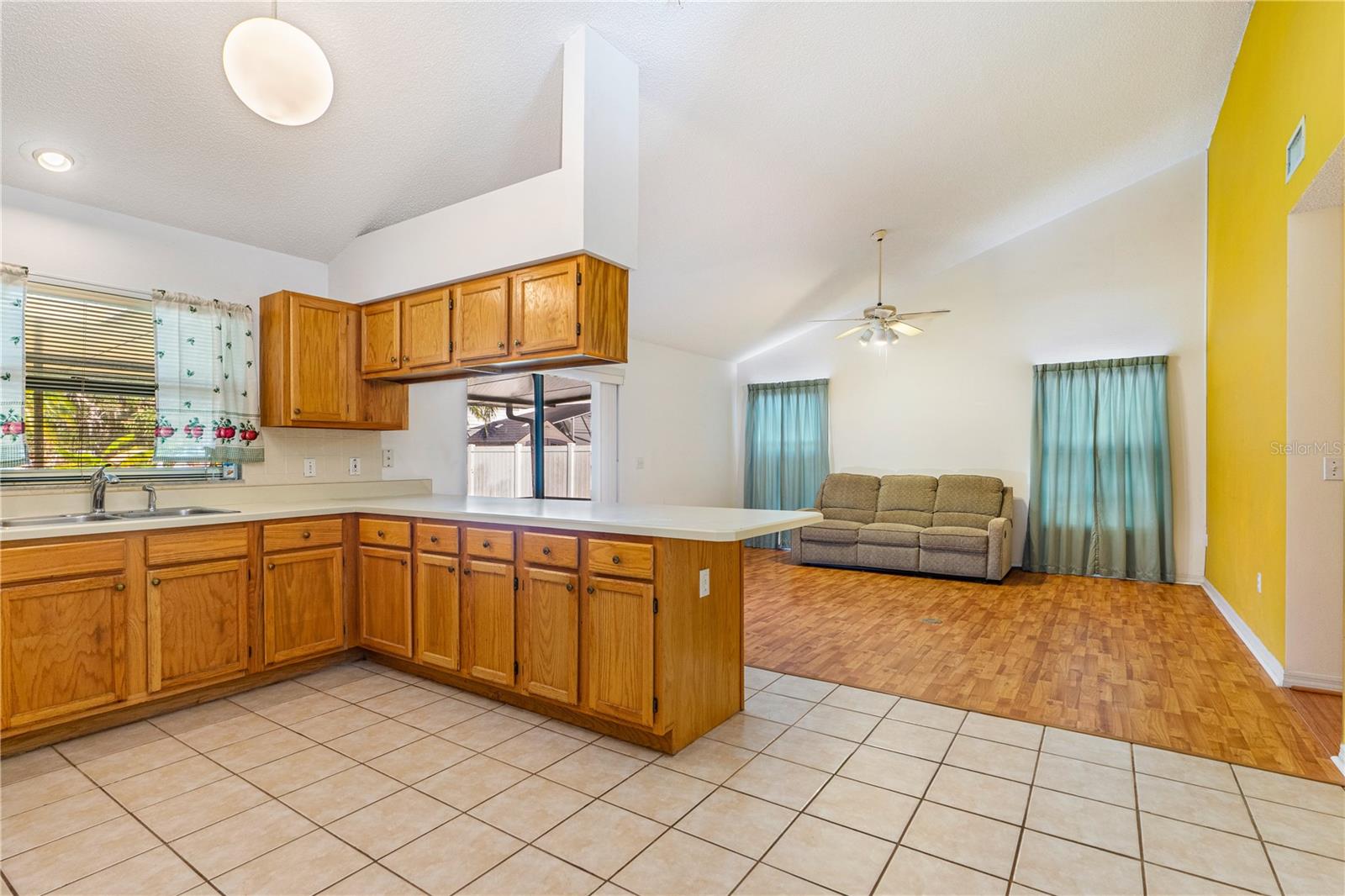 Image 23 of 44 For 1392 Surrey Park Drive