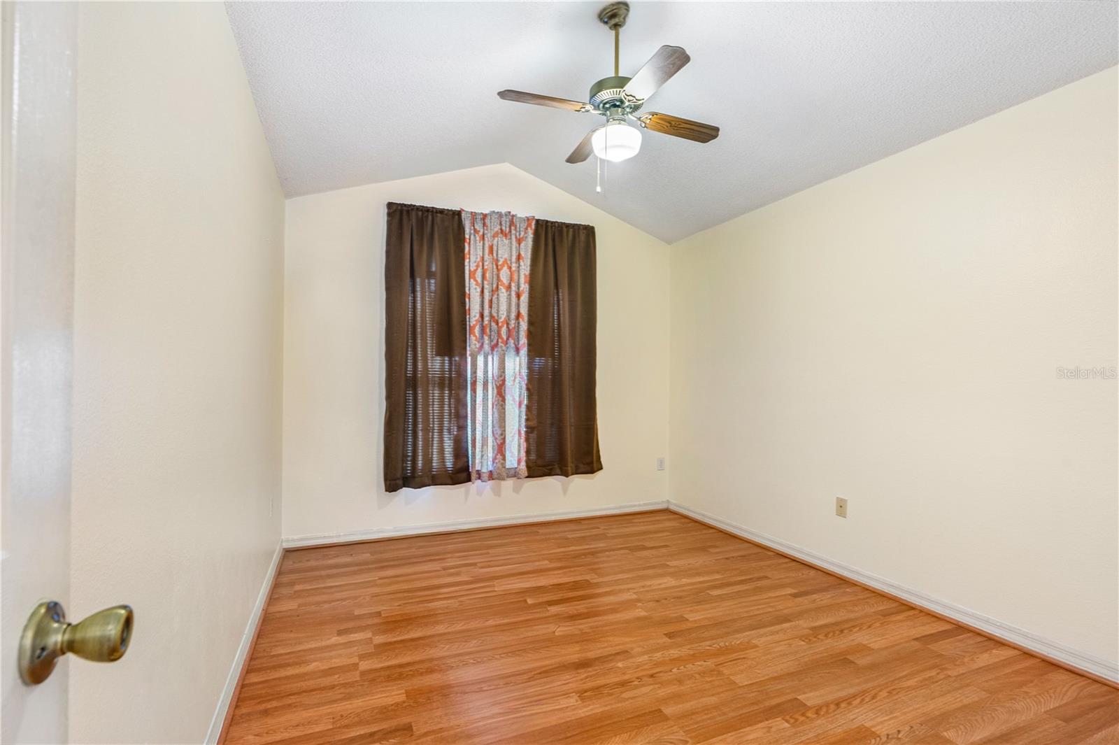 Image 31 of 44 For 1392 Surrey Park Drive