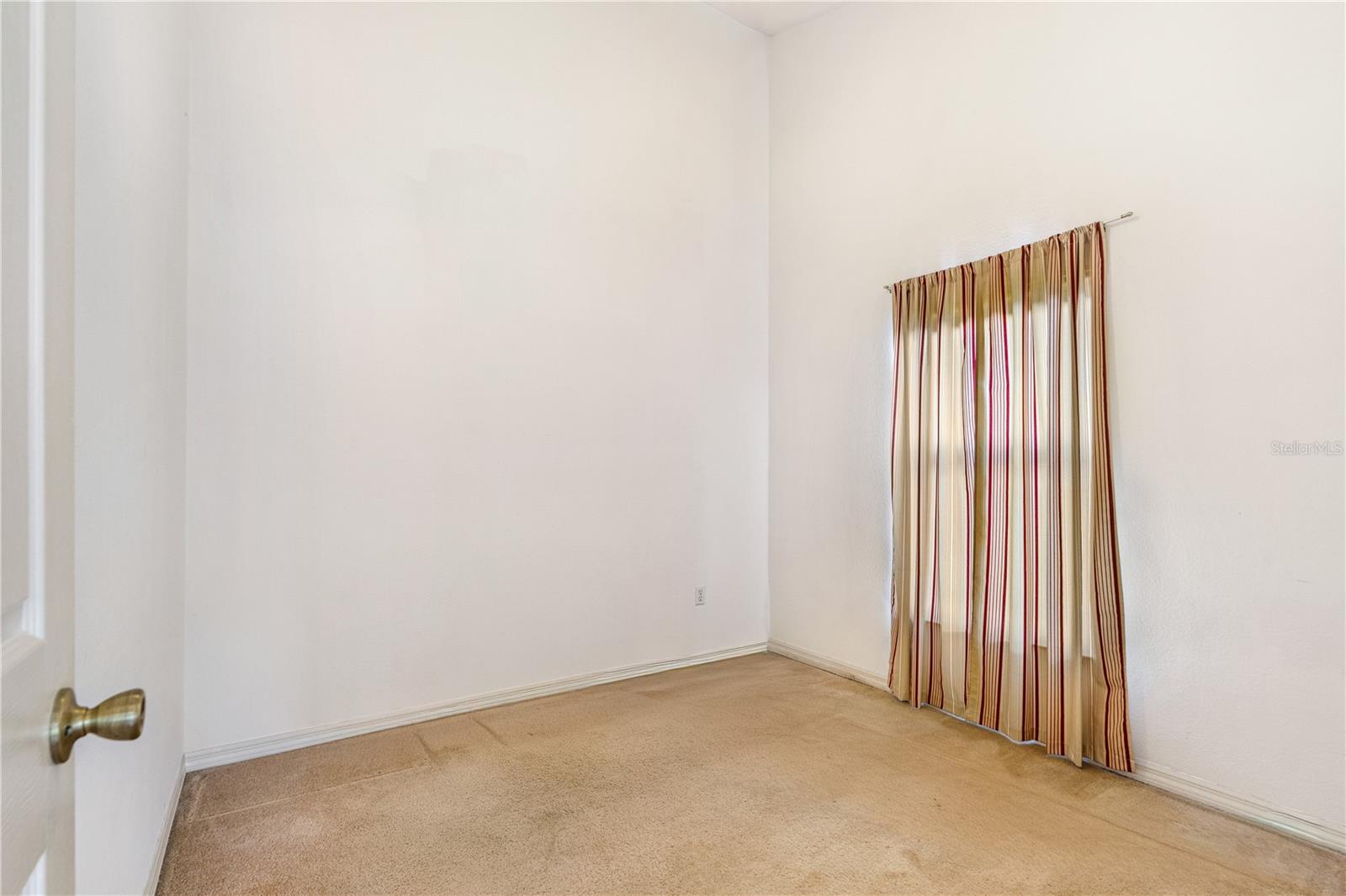 Image 33 of 44 For 1392 Surrey Park Drive