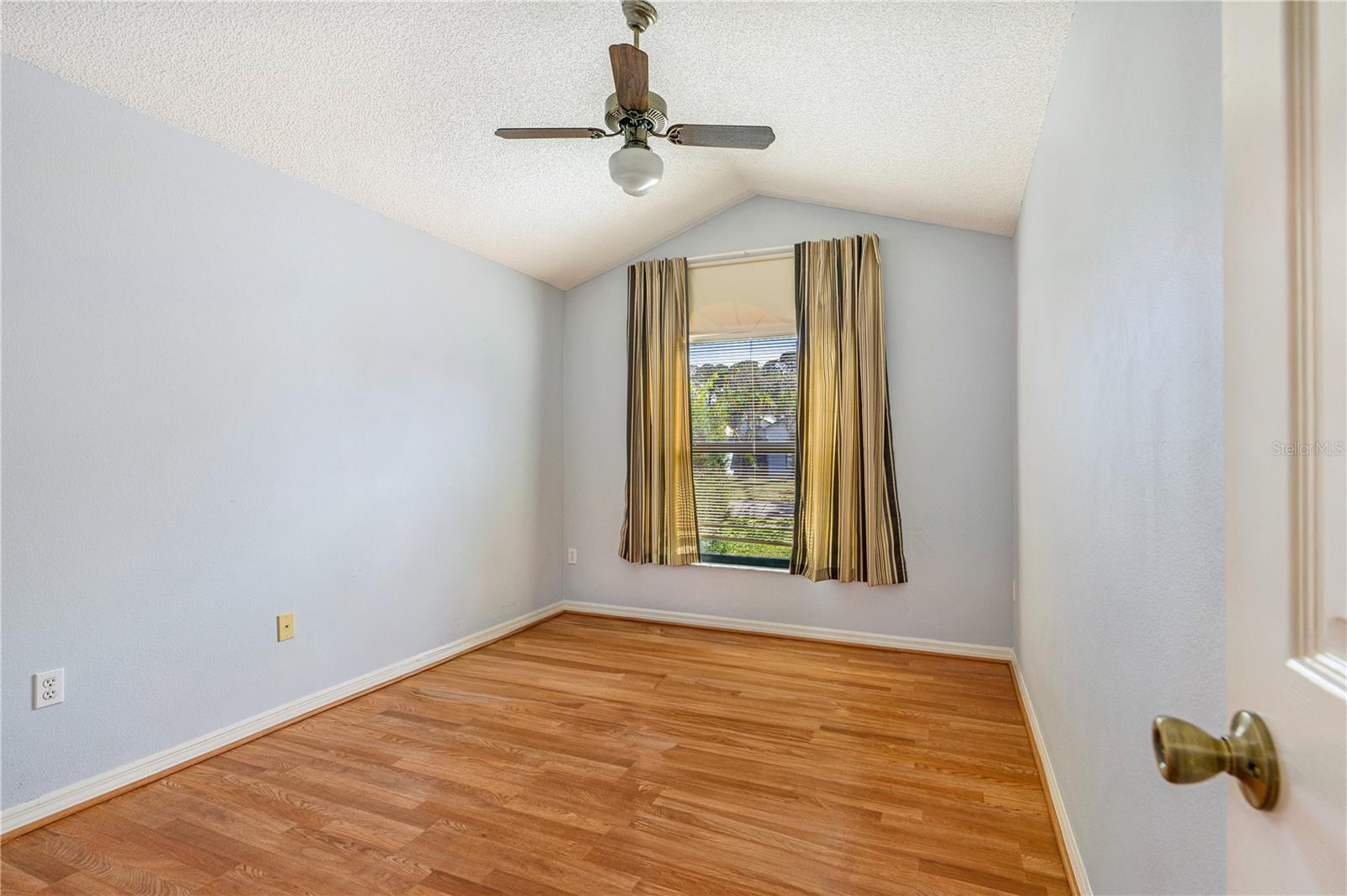 Image 35 of 44 For 1392 Surrey Park Drive