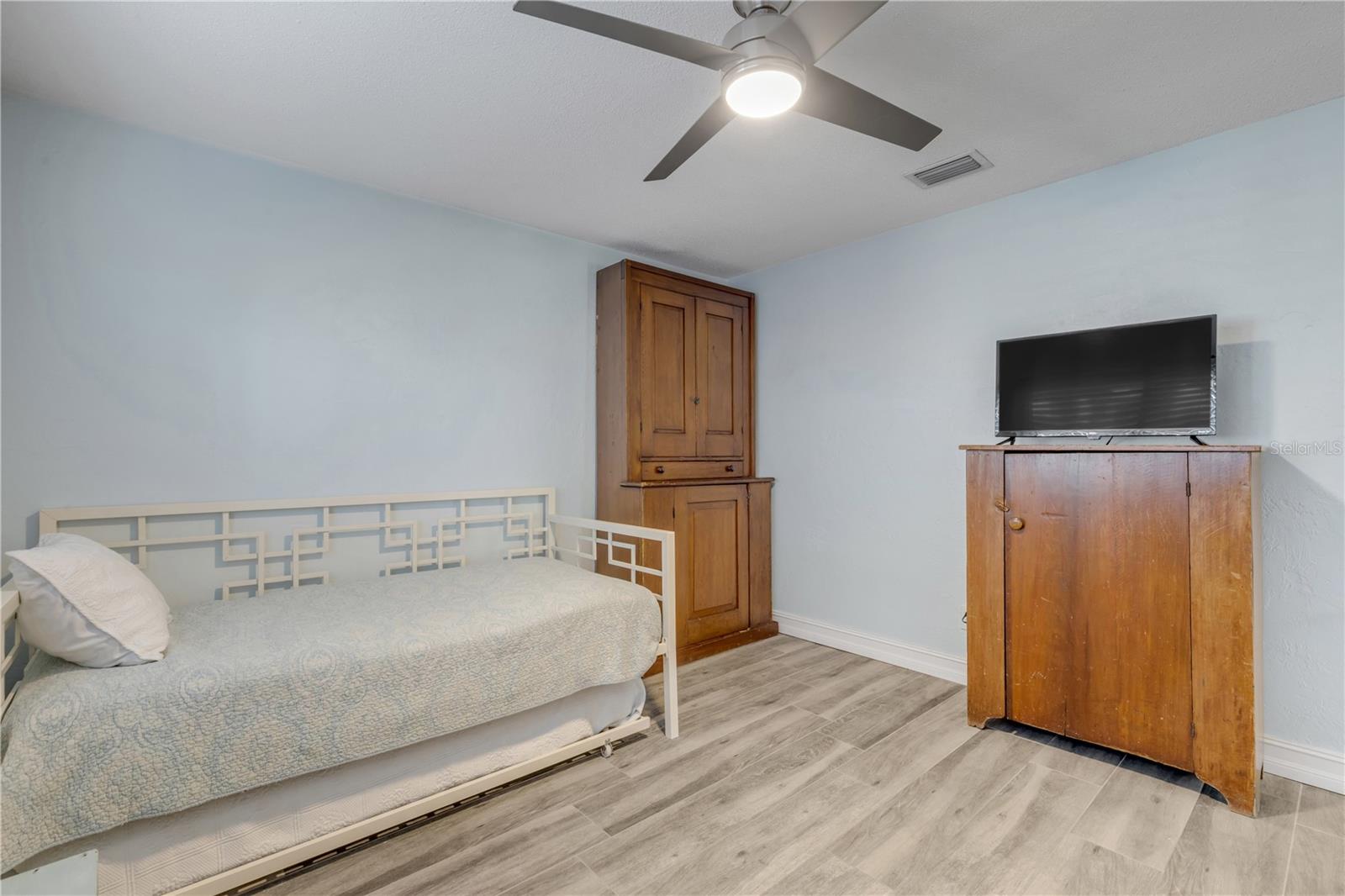 Image 42 of 100 For 4602 Saxon Drive