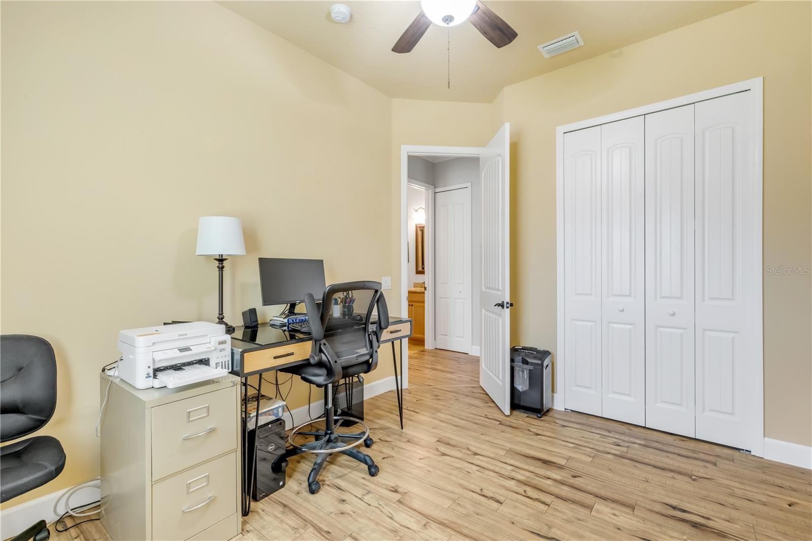 Image 24 of 46 For 3367 Torre Boulevard