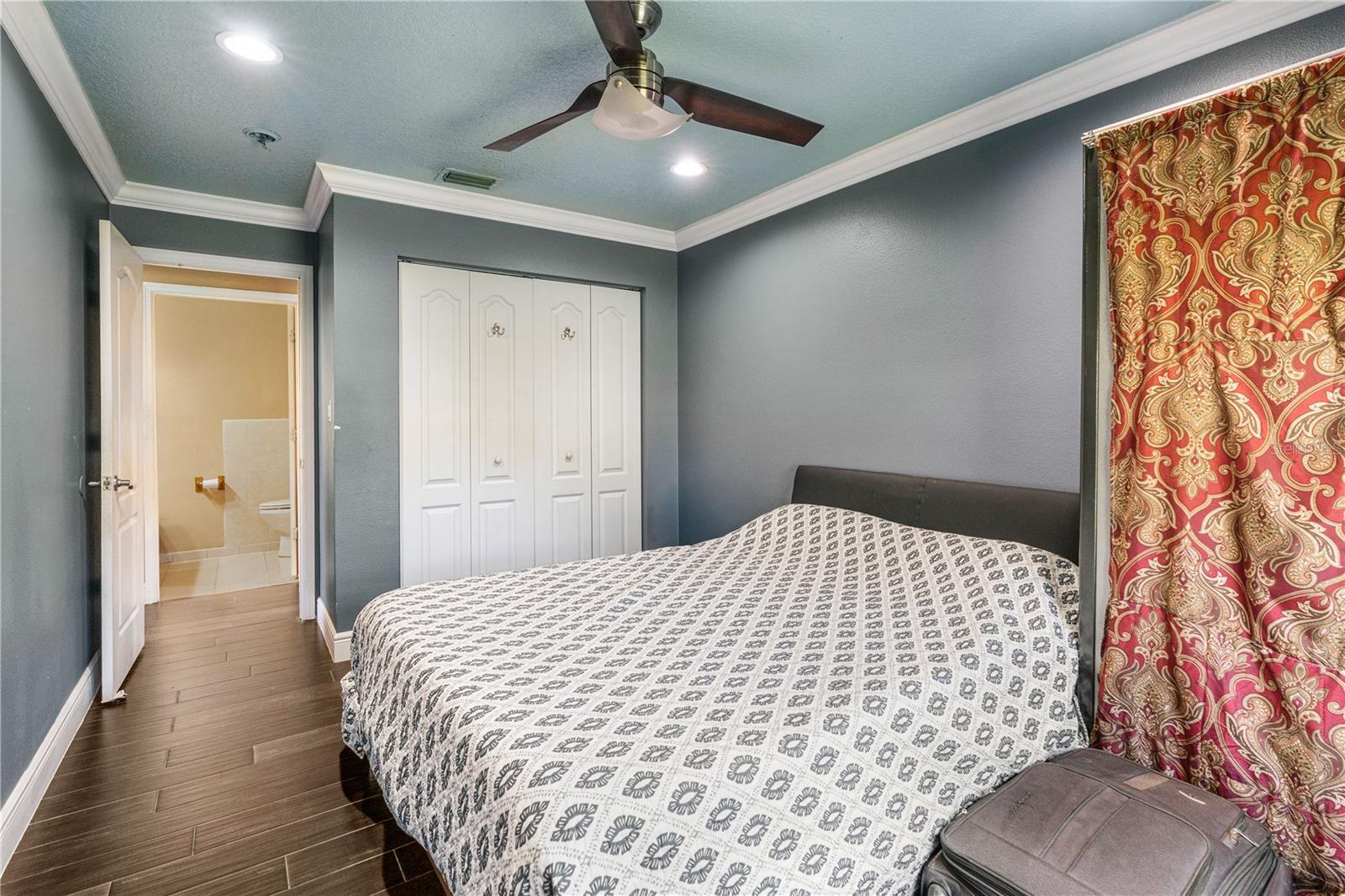 Image 15 of 37 For 2270 Candlewood Lane E