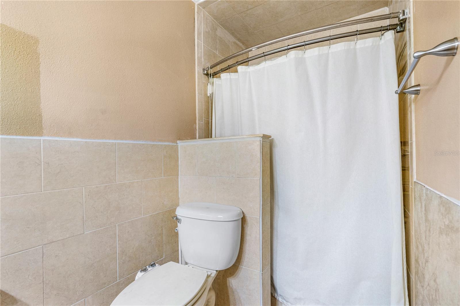 Image 17 of 37 For 2270 Candlewood Lane E