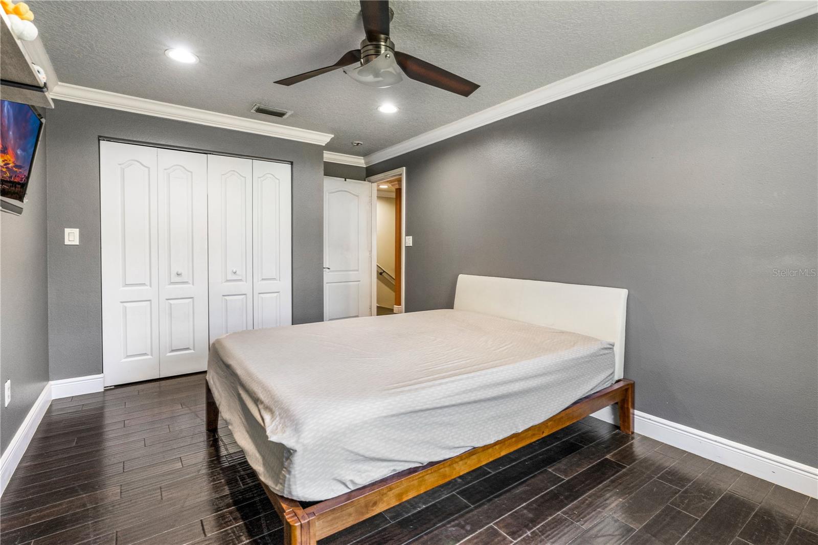 Image 18 of 37 For 2270 Candlewood Lane E