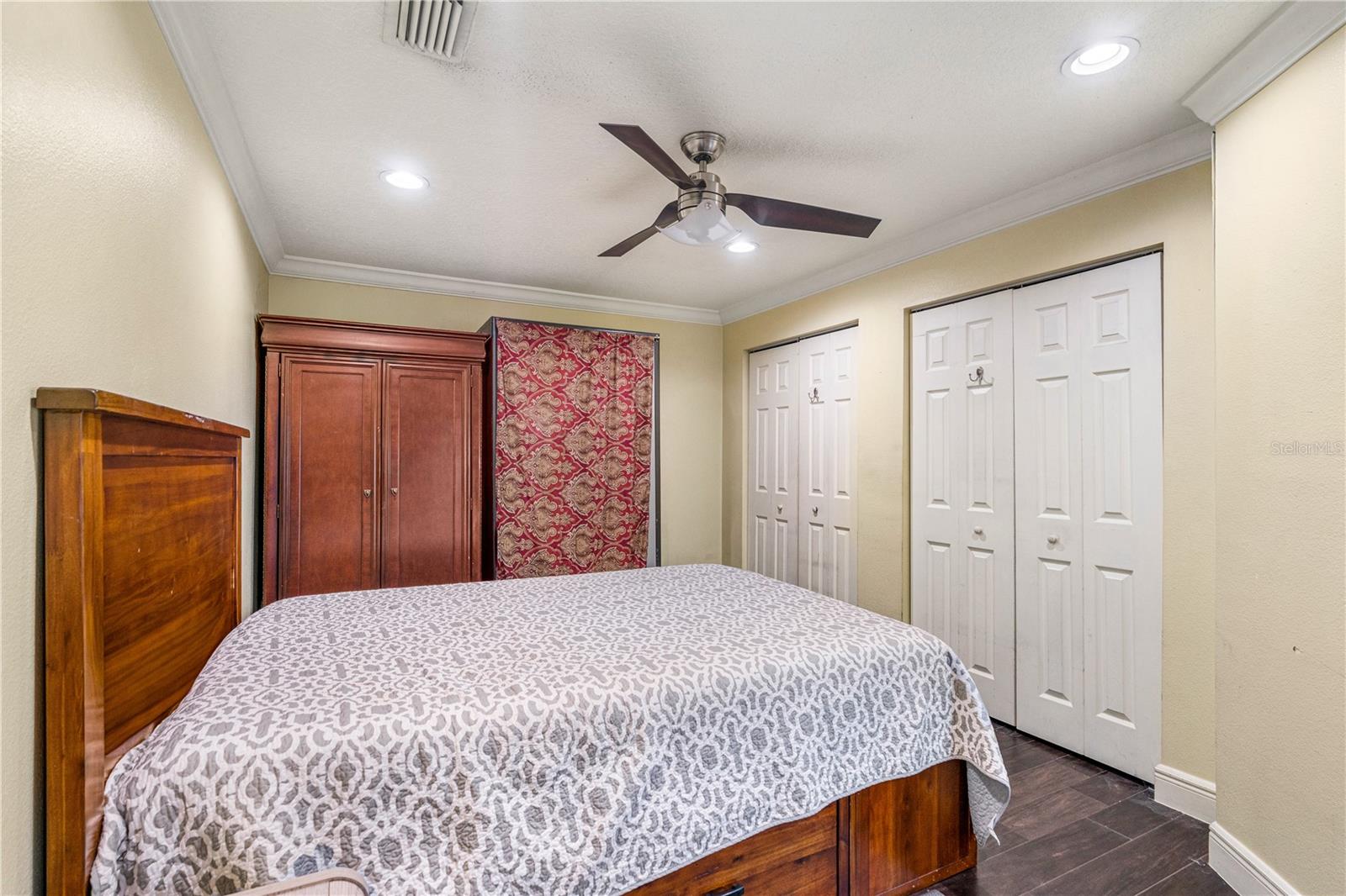 Image 24 of 37 For 2270 Candlewood Lane E